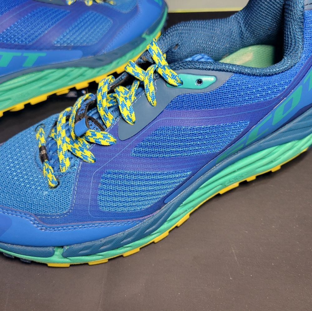 Womans Running Walking shoes *extreme gentle use &bonus
